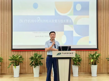 钟鸣教授为beat365官网师生作讲座