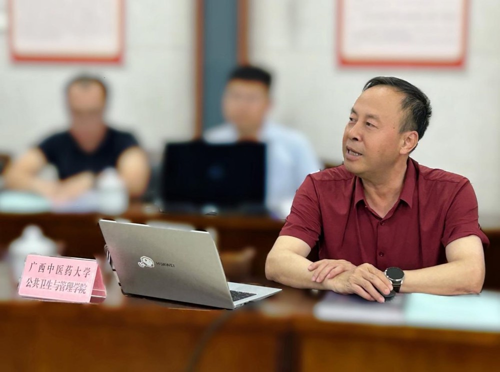 董柏青教授做汇告