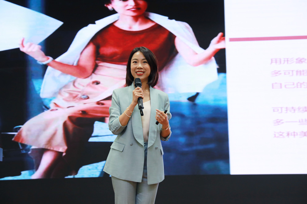 国家级艺术形象设计师玲梓作主题讲座