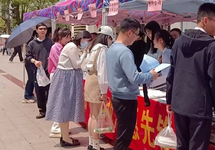 beat365正版唯一入口必一工会党支部、财务处党支部联合开展“弘扬雷锋精神，争做志愿先锋” 主题党日活动