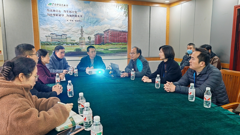 开学初，岳桂华副校长到骨伤学院开展新学期开学工作检查