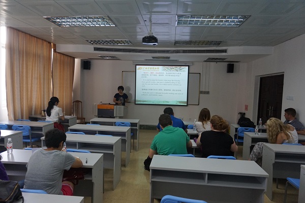 药学院覃骊兰副教授为美国督优维尔学院药学院师生英文授课