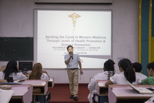 国际教育学院郭宇航主任主持交流会