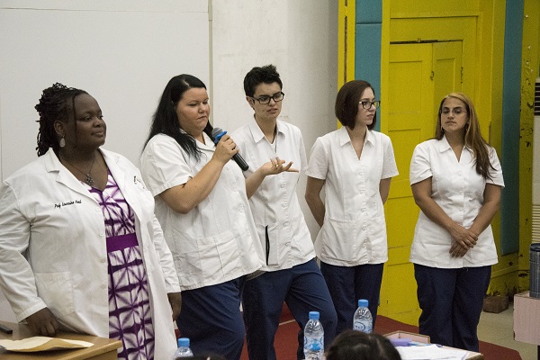 美国督优维尔学院护理学院师生回答beat365官网学生问题