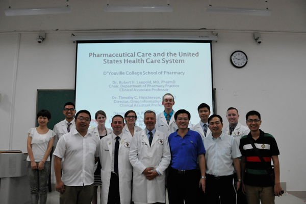 beat365官网代表与美国督优维尔学院药学系师生代表合影