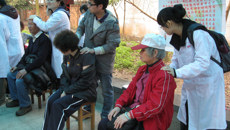 弘扬雷锋精神，推进创先争优