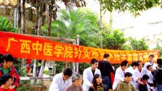 针灸推拿学院开展学雷锋义诊活动