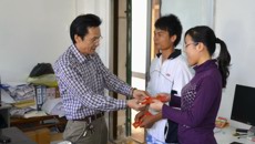 护理学院党委书记新学期开学看望困难学生党员