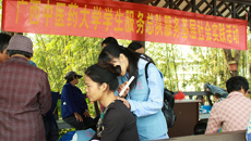 beat365官网辅导员到学校新农村建设点——横县平朗乡双窑村开展下乡村活动