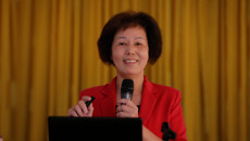 学校党委副书记、纪委书记杨连招给beat365官网离退休职工上党课