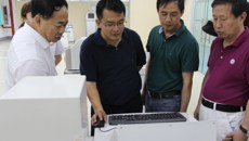 国家中医药管理局人事教育司副司长王振宇一行到beat365官网医学教育实训中心调研