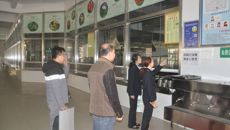 青秀区食品药品监督管理局来beat365官网宣传 “创建国家食品安全城市”工作