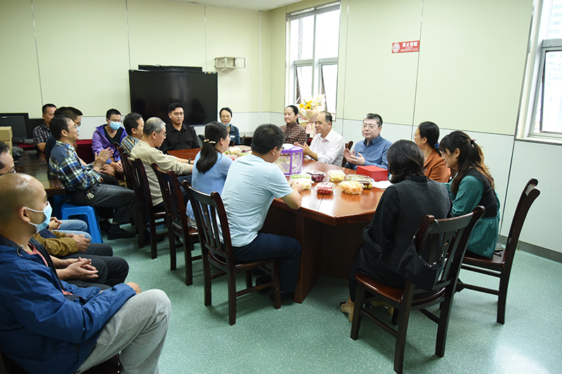 1座谈会现场.jpg 1座谈会现场.jpg