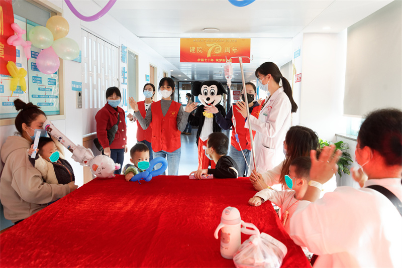 我院志愿者服务队队员表演《预防病毒》.jpg 我院志愿者服务队队员表演《预防病毒》.jpg