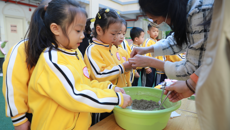 从娃娃抓起！beat365官网中医药文化进校园活动走进广西外国语学院致达幼儿园