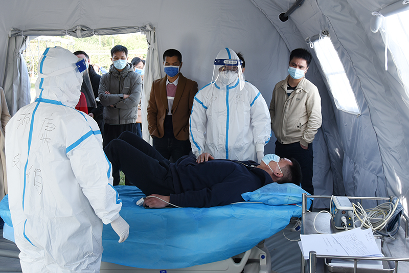 14对阳性患者进行救治.jpg 14对阳性患者进行救治.jpg
