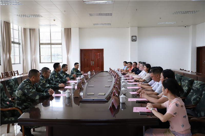 1座谈现场.jpg 1座谈现场.jpg