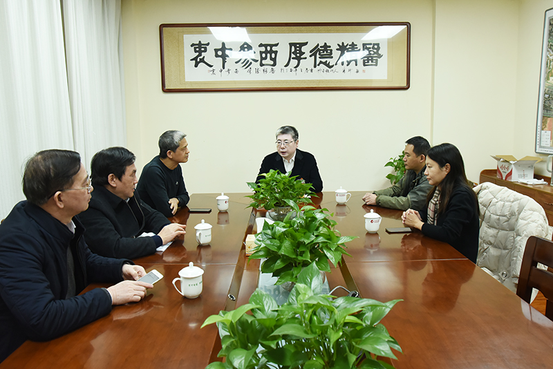 1座谈会现场.jpg 1座谈会现场.jpg