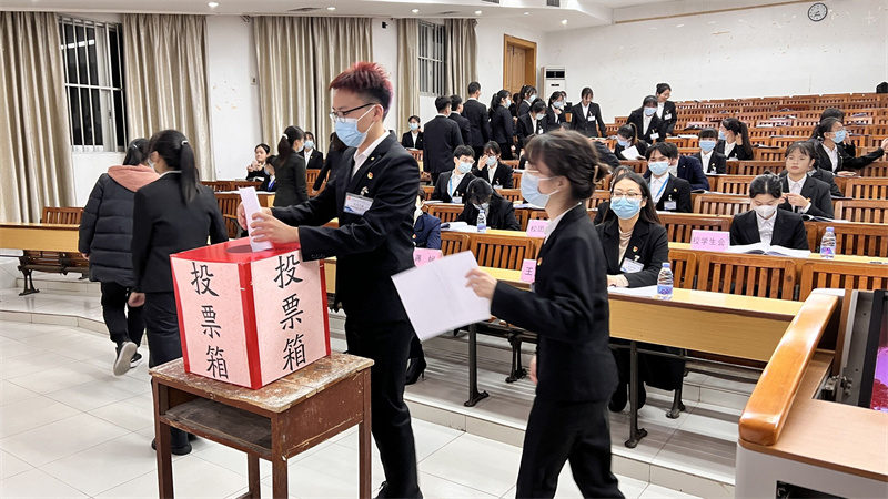 民主投票环节.jpg 民主投票环节.jpg