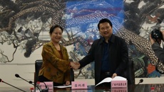 南宁市卫健委副主任李琳珊一行8人到beat365官网座谈交流并签署就业服务合作协议