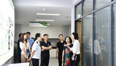 自治区公安厅政治部李华一行到beat365官网调研