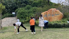 药学院食品党支部开展“三月学雷锋，我们在行动”校园药师山清扫活动