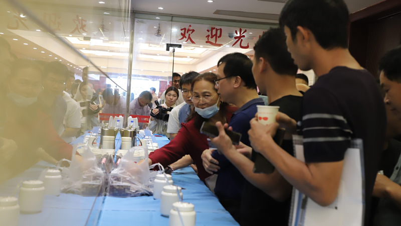 现场品尝膏方、保肝护肝茶.jpg