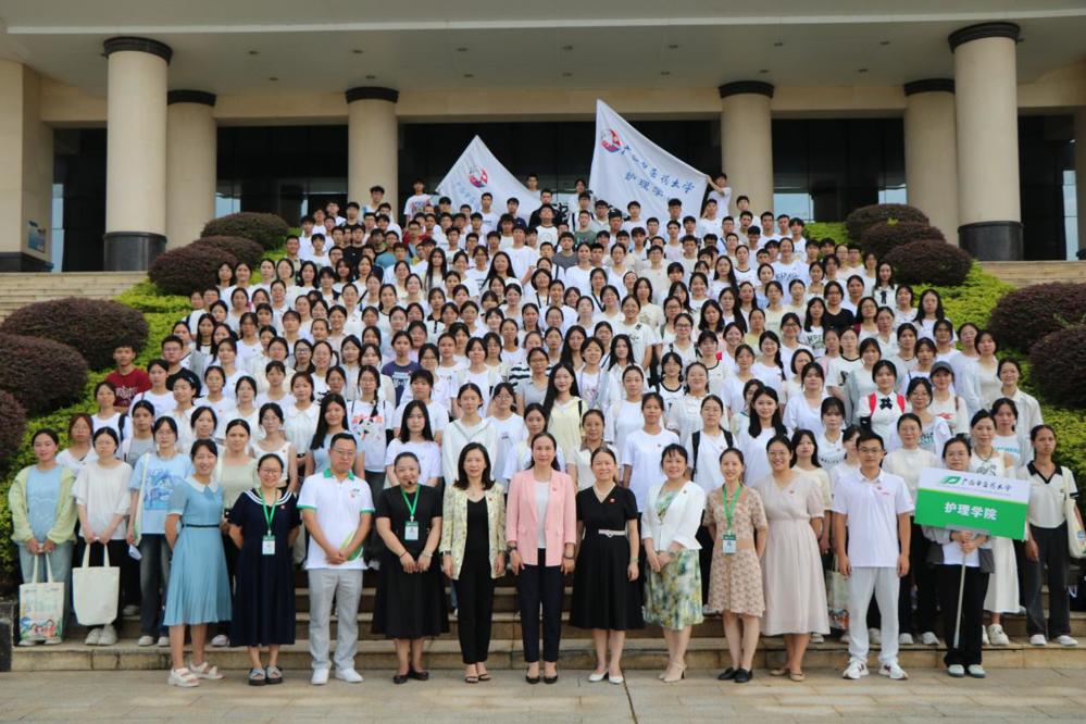 24级全体新生照片