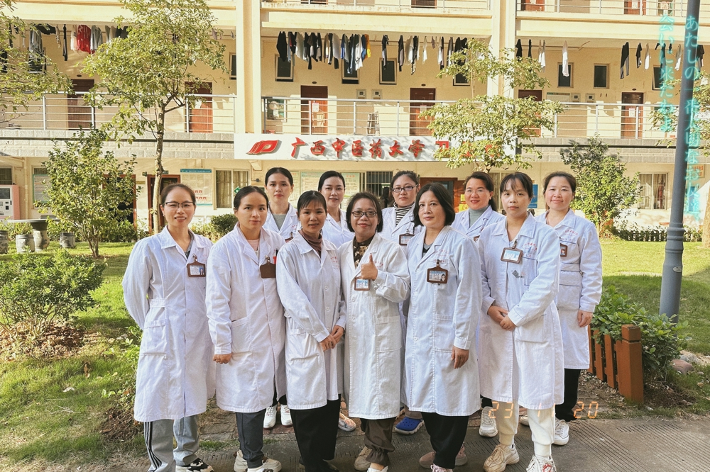 8、卫生所：济以大爱，诊有专攻，健康你我他，三全育人