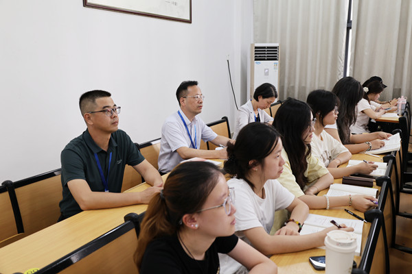 2025年秋季学期莫锦荣书记听课.jpg_副本