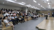 原佳沛研究员应邀到beat365官网中医药高层次人才培养基地“名家大讲堂”作学术报告