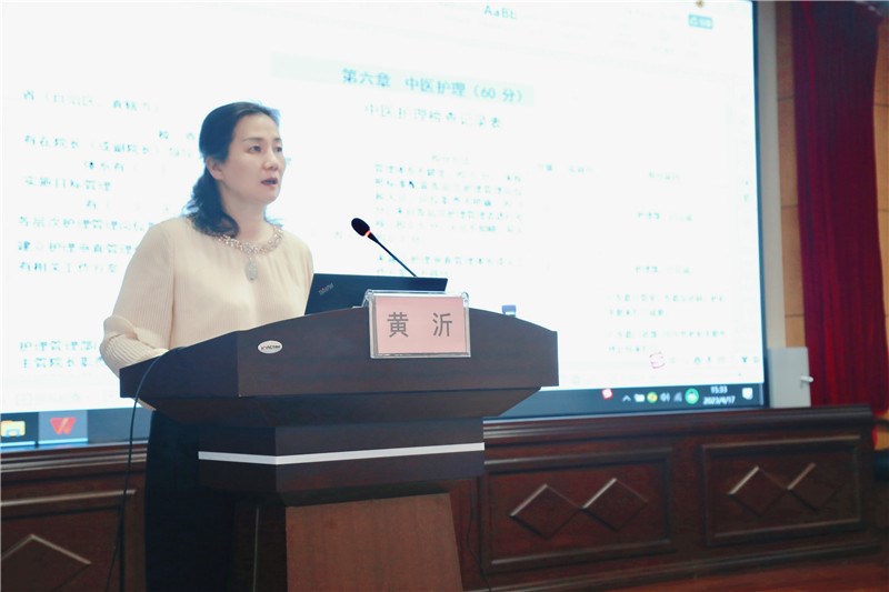 护理部主任黄沂对“三甲”复审工作开展情况反馈