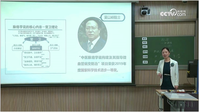 方芳老师在竞赛现场作教学演示