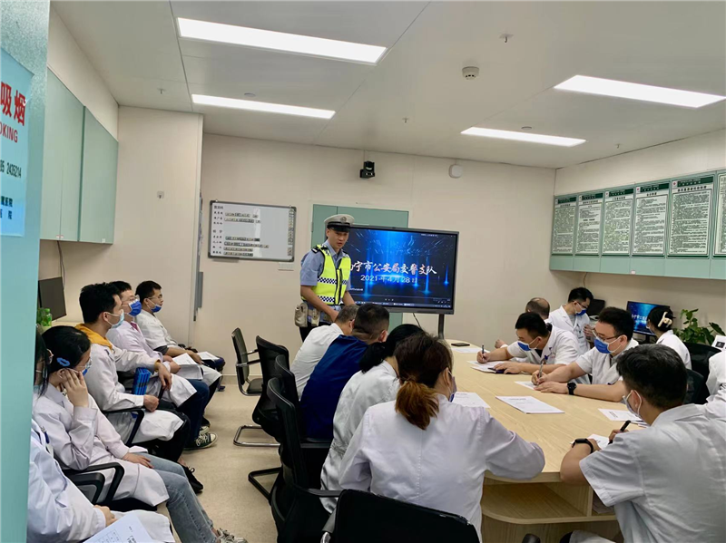 集体观看酒驾醉驾警示教育片