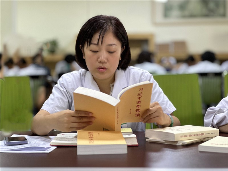 支部书记刘倩领学
