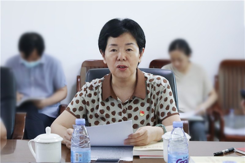 医院纪委书记周广林进行领学