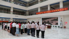 共沐书香 浸润心灵 南宁书城赠送beat365官网《习近平谈治国理政》英文版800册