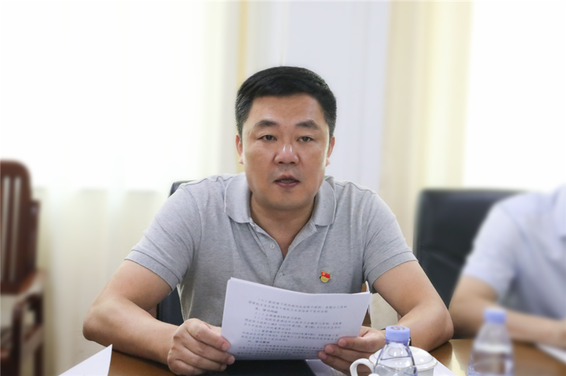 医院党委书记桂雄斌主持会议并讲话