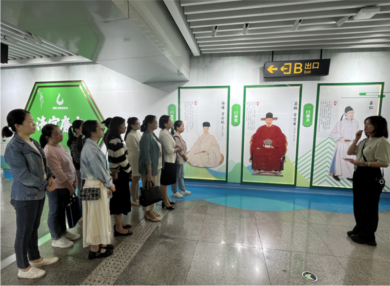 参观“南湖·绿城新风站”廉政教育基地