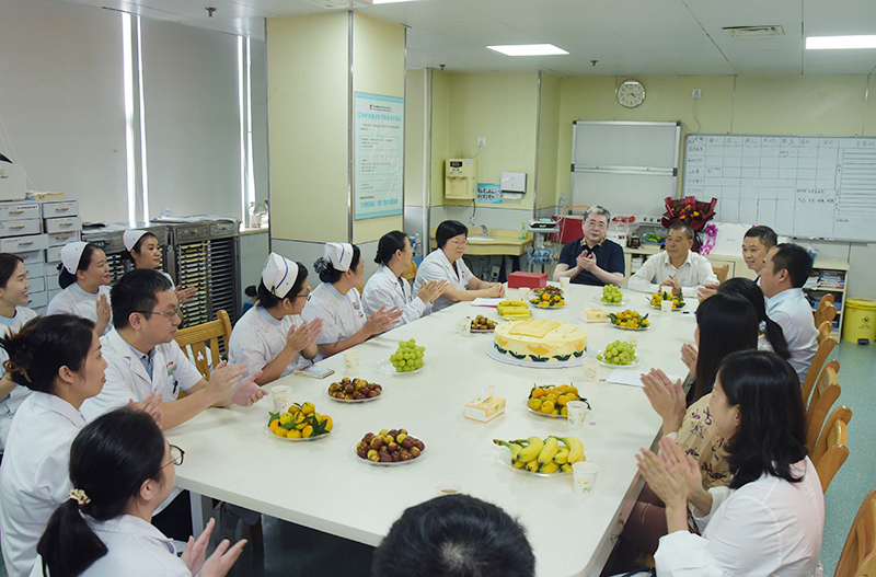 1座谈会现场.jpg 1座谈会现场.jpg