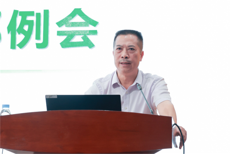 医院副院长黄仲海作工作部署