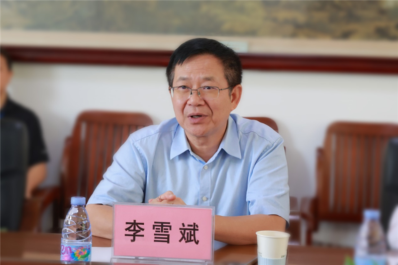 右江民族医学院校长李雪斌讲话