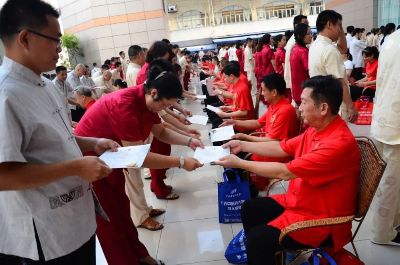 师承班拜师仪式。beat365正版唯一入口必一供图