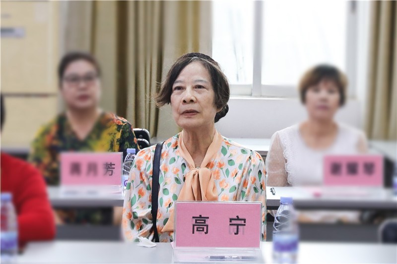 监督员代表高宁发言
