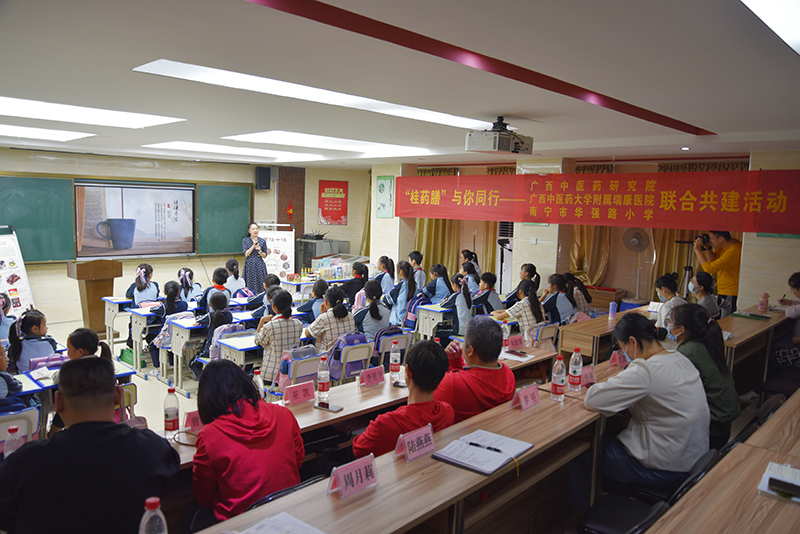 1活动现场.jpg 1活动现场.jpg