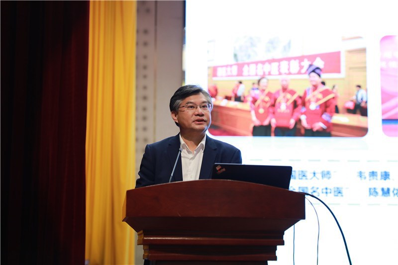 医院院长谢胜发言