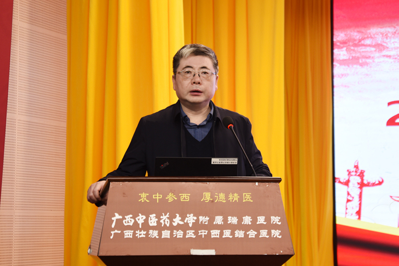 2高宏君书记主持会议并讲话.jpg 2高宏君书记主持会议并讲话.jpg
