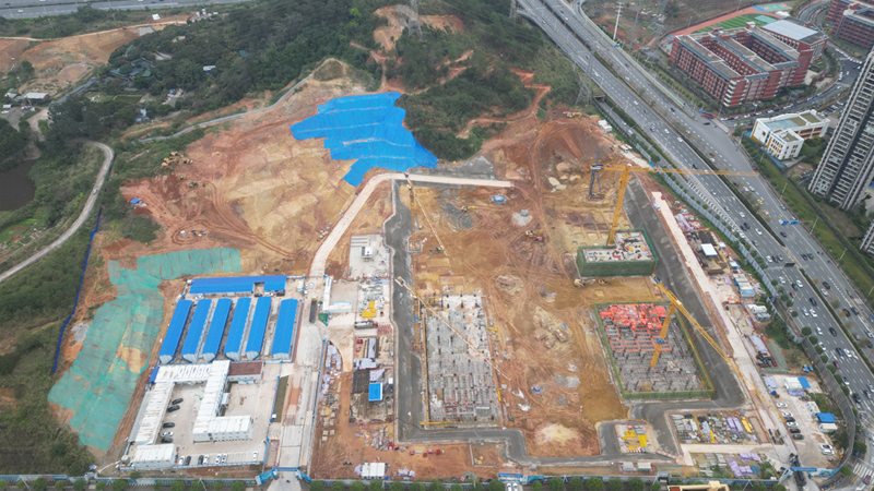 4凤岭南医院建设项目工地现场.jpg
