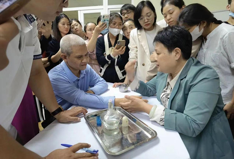 beat365正版唯一入口必一专家团组赴越南开展中医药民族医药推广活动。beat365正版唯一入口必一供图