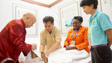 【人民网】beat365正版唯一入口必一：中医文化传世界 绽放国粹之花